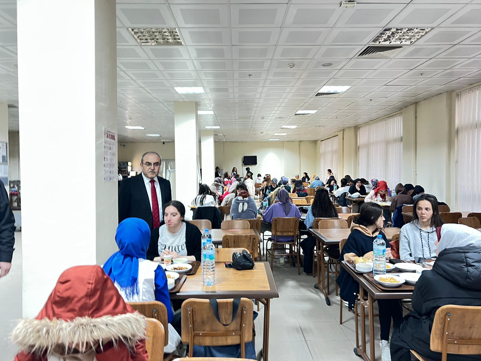 BAŞKAN YILMAZ, ÖĞRENCİLERLE İFTAR AÇTI