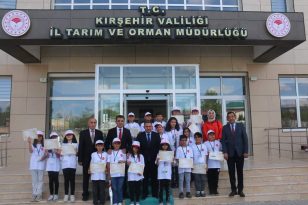 VALİ BUHARA, TARIM KAMPINDA ÇOCUKLARLA BİR ARAYA GELDİ