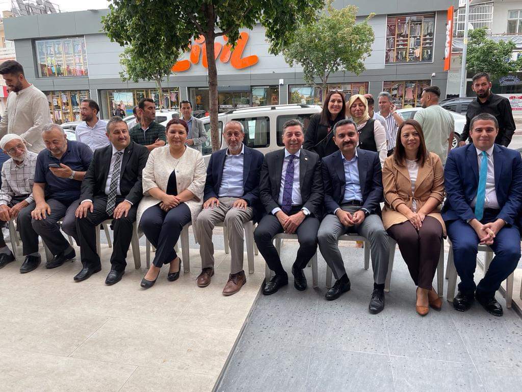 AK PARTİNİN BAYRAMLAŞMASINA YOĞUN İLGİ!