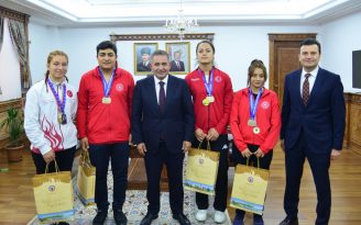 VALİ BUHARA VE GENÇLİK SPOR MÜDÜRÜ ŞAHİN’E ZİYARET