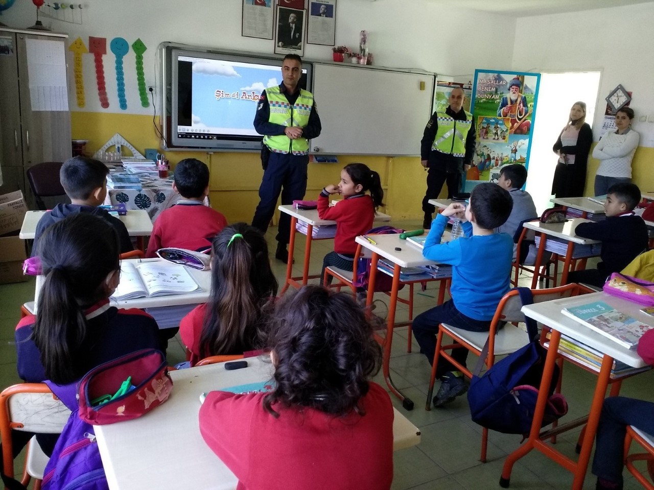 JANDARMA KOMUTANLIĞINDAN ÖĞRENCİLERE TRAFİK KURALLARI EĞİTİMİ VERİLDİ