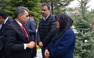 BAYRAM ARİFESİNDE ŞEHİTLİK ZİYARETİ