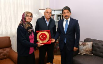 BOZTEPE’DE İNCELEMELERDE BULUNAN VALİ DEMİRYÜREK ŞEHİT AİLESİNİDE ZİYARET ETTİ