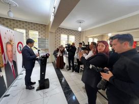 KIRŞEHİR’DEKİ GAZETECİLERLE BİR ARAYA GELEN VALİ DEMİRYÜREK YAPIMI DEVAM EDEN HİZMETLER HAKKINDA BİLGİ VERDİ